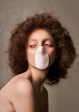 La Scapigliata-吹泡泡的卷发美女