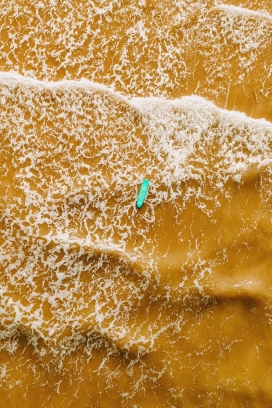 汹涌的海水图片