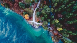 俯拍的蓝海景观