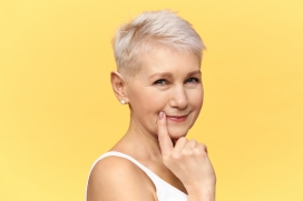 气质白发老人图片