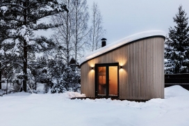 这个小房子完全由100％可回收材料制成，以减少垃圾填埋！