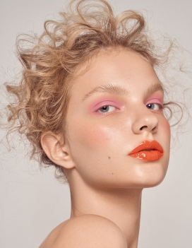 pogorela-卷发美女啦