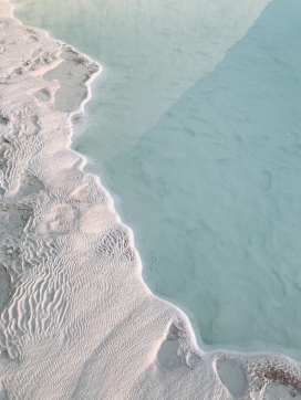 浅蓝色的白色沙滩