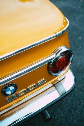 复古的老爷车尾部图片