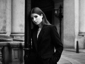 汉堡姐妹黑白人像