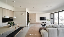 两套充满光与爱以家庭为中心的室内装潢