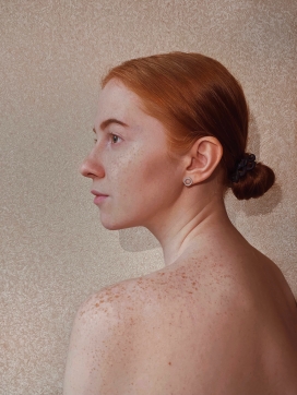 欧美雀斑女郎的背图