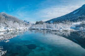 冬季湖泊风景图片
