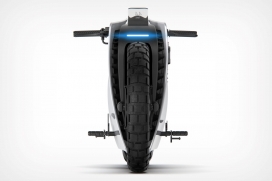 一个现代的PS5两轮自行车