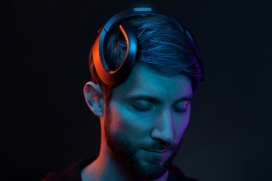 旨在帮助您集中精力，增加工作效率的Crown可穿戴式大脑计算机