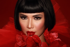 RED红衣黑发女郎