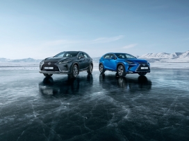 贝加尔湖冰上的雷克萨斯