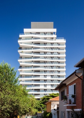 圣保罗环绕移位的阳台住房区