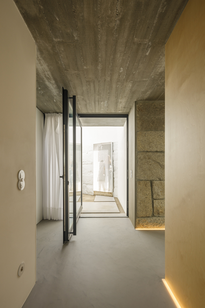 葡萄牙花岗岩上350平米纯白院房屋住宅设计---酷图编号1340568