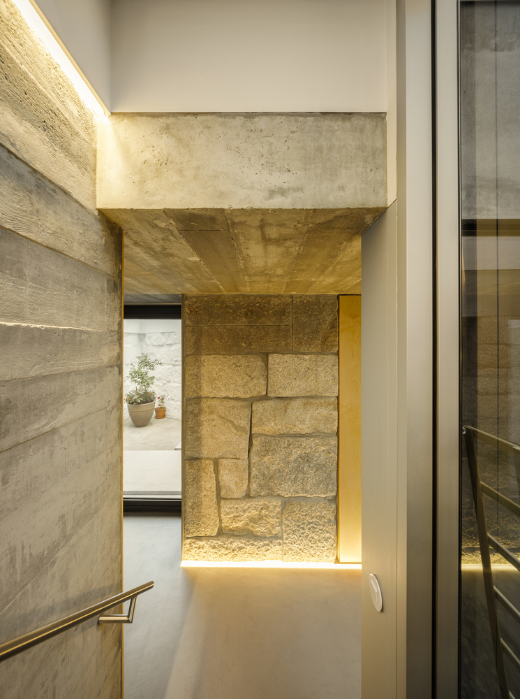 葡萄牙花岗岩上350平米纯白院房屋住宅设计---酷图编号1340599