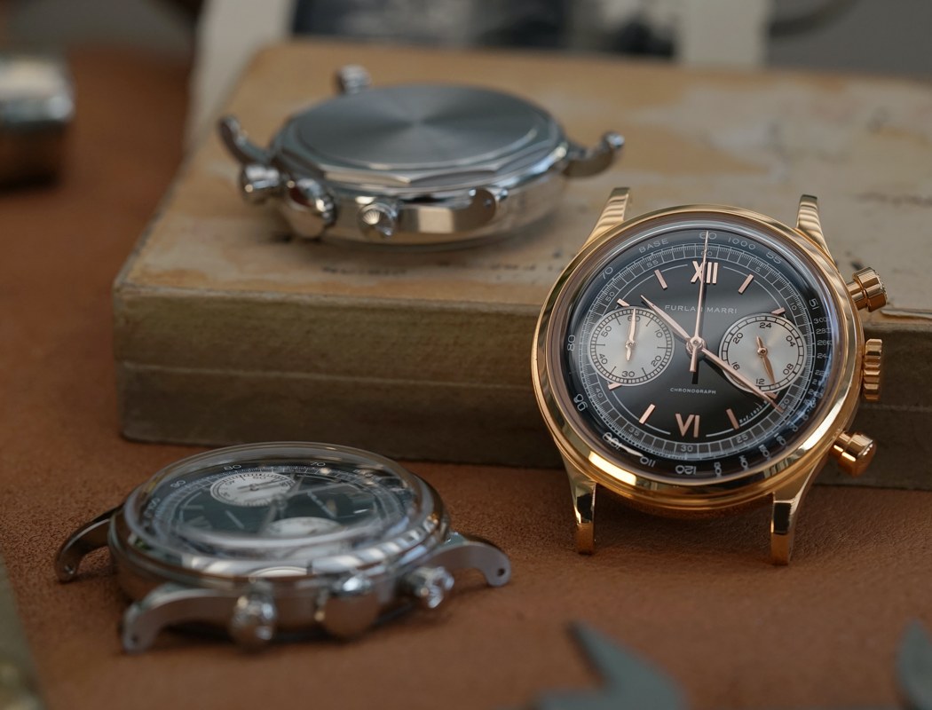 每只手表均配有精美的可互换意大利皮革或绒面革表带(每次购买均免费赠送一对表带),并全部包装在一个醒目的珍藏级旅行箱中