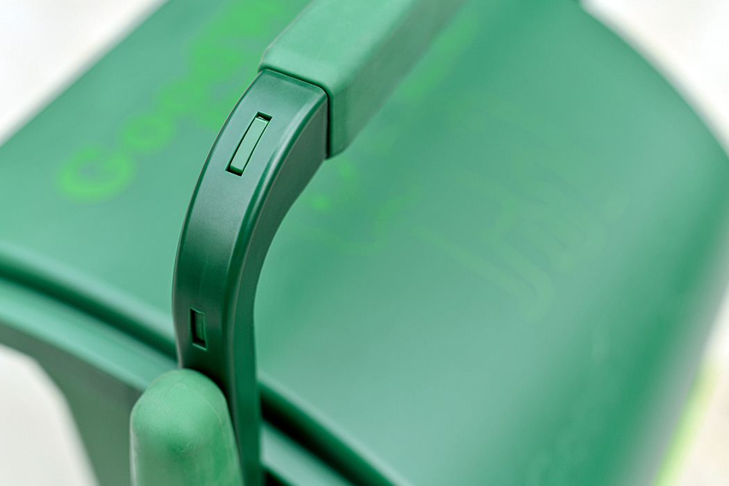 很容易地清理干净而不会弄乱你手的PooPail宠物垃圾桶---酷图编号7