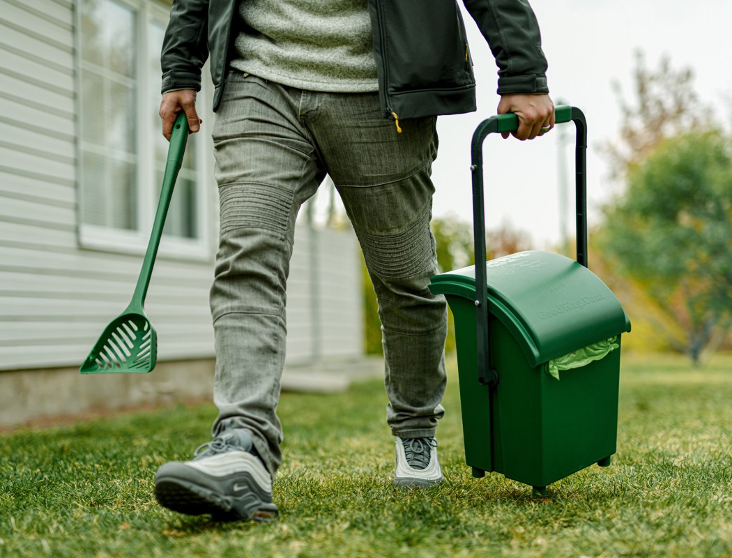 很容易地清理干净而不会弄乱你手的PooPail宠物垃圾桶---酷图编号5