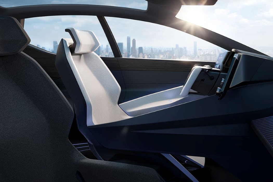 在旅途中,人工智能是一种生活方式,通过触摸或语音确认驾驶员的偏好,提议路线,预订餐厅等服务