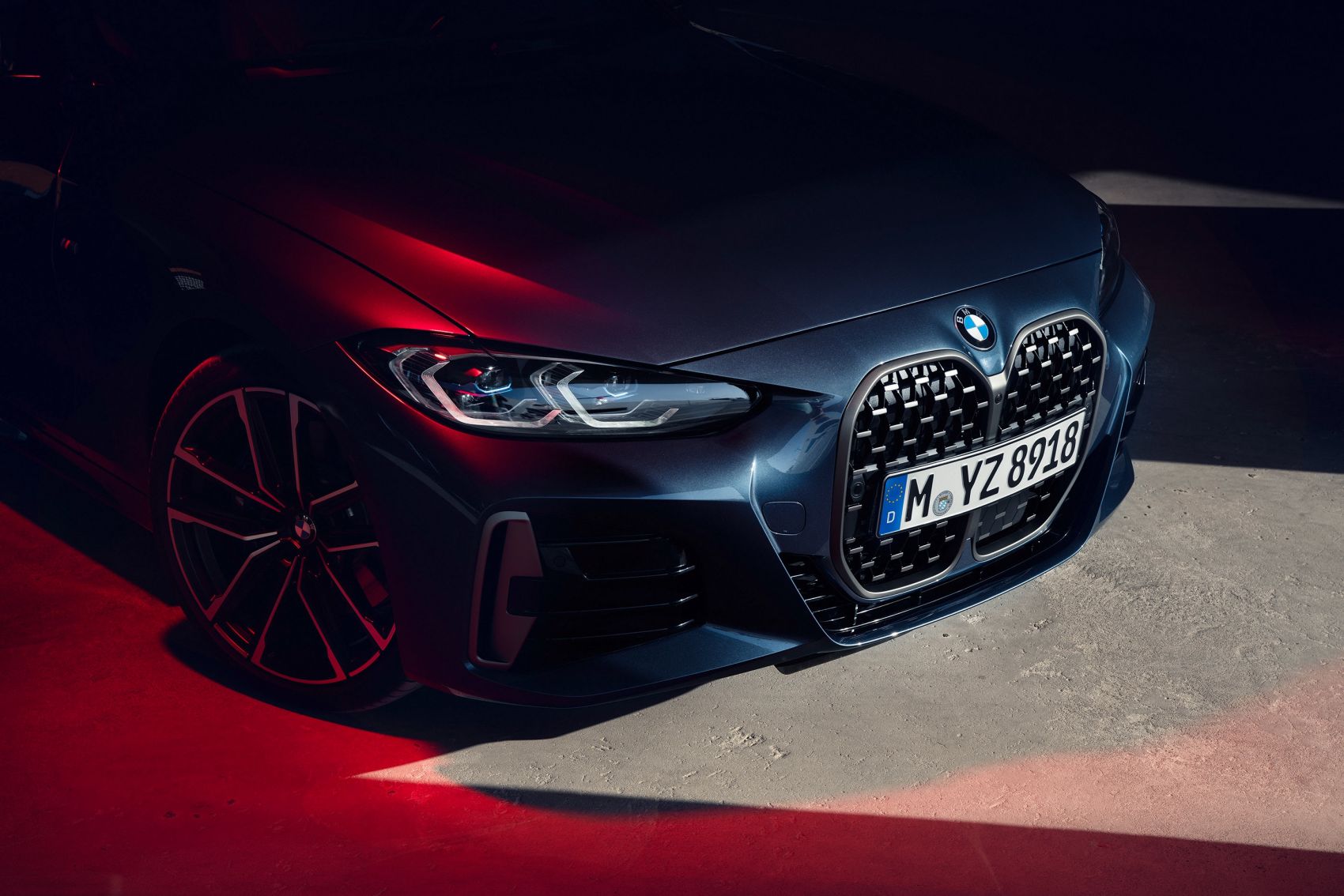 宝马4系轿跑车壁纸图片封面大图