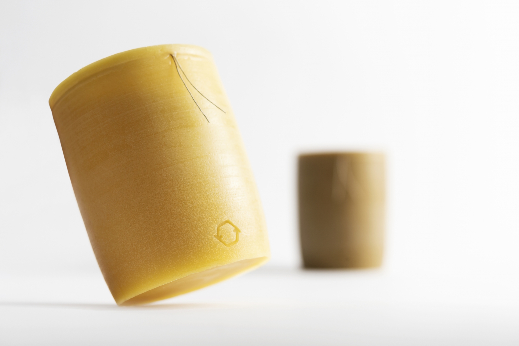 有机可回收可食用可生物降解的蜂蜡包装设计图片