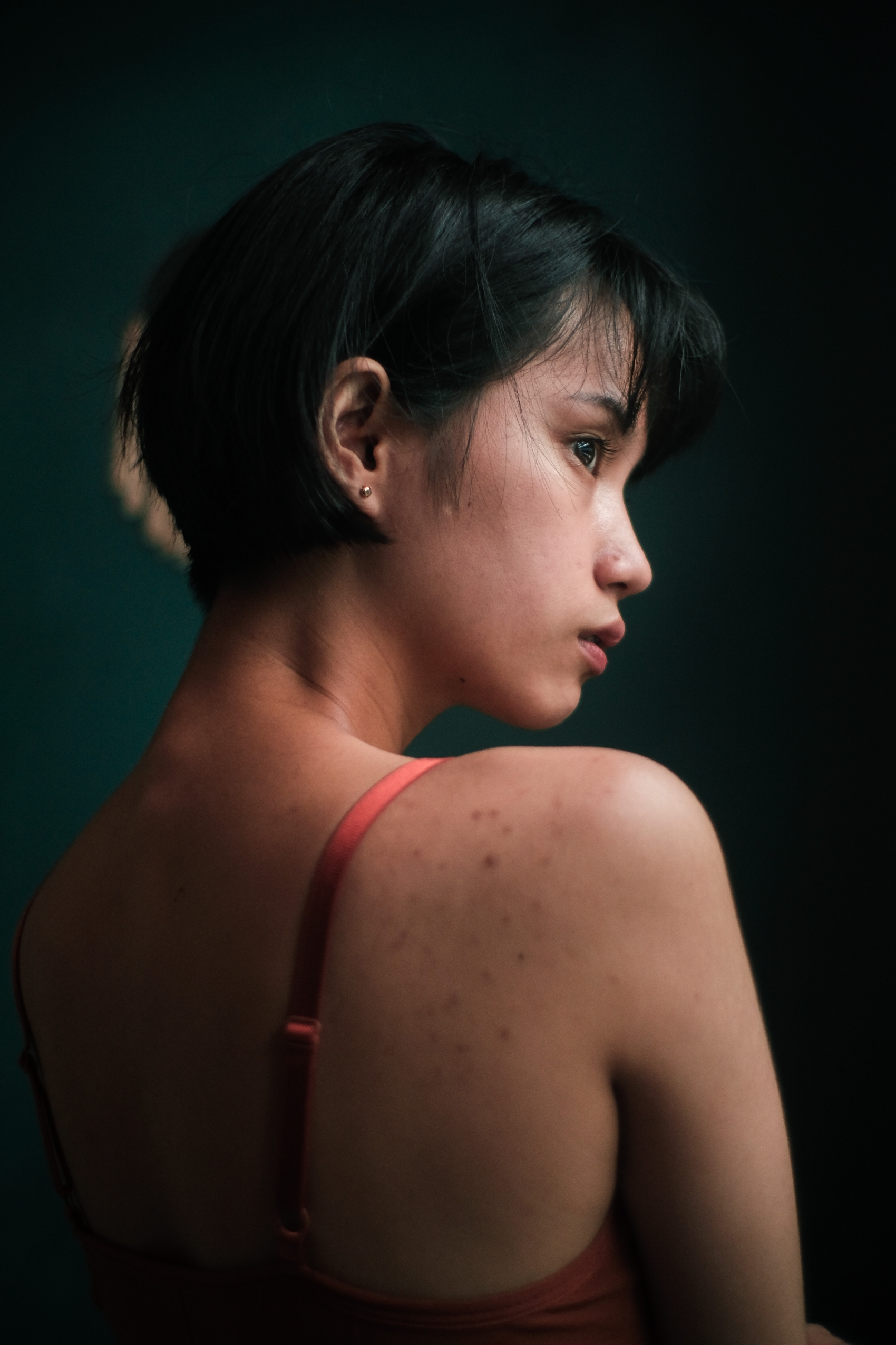 时尚性感的吊带裙女性背图图片