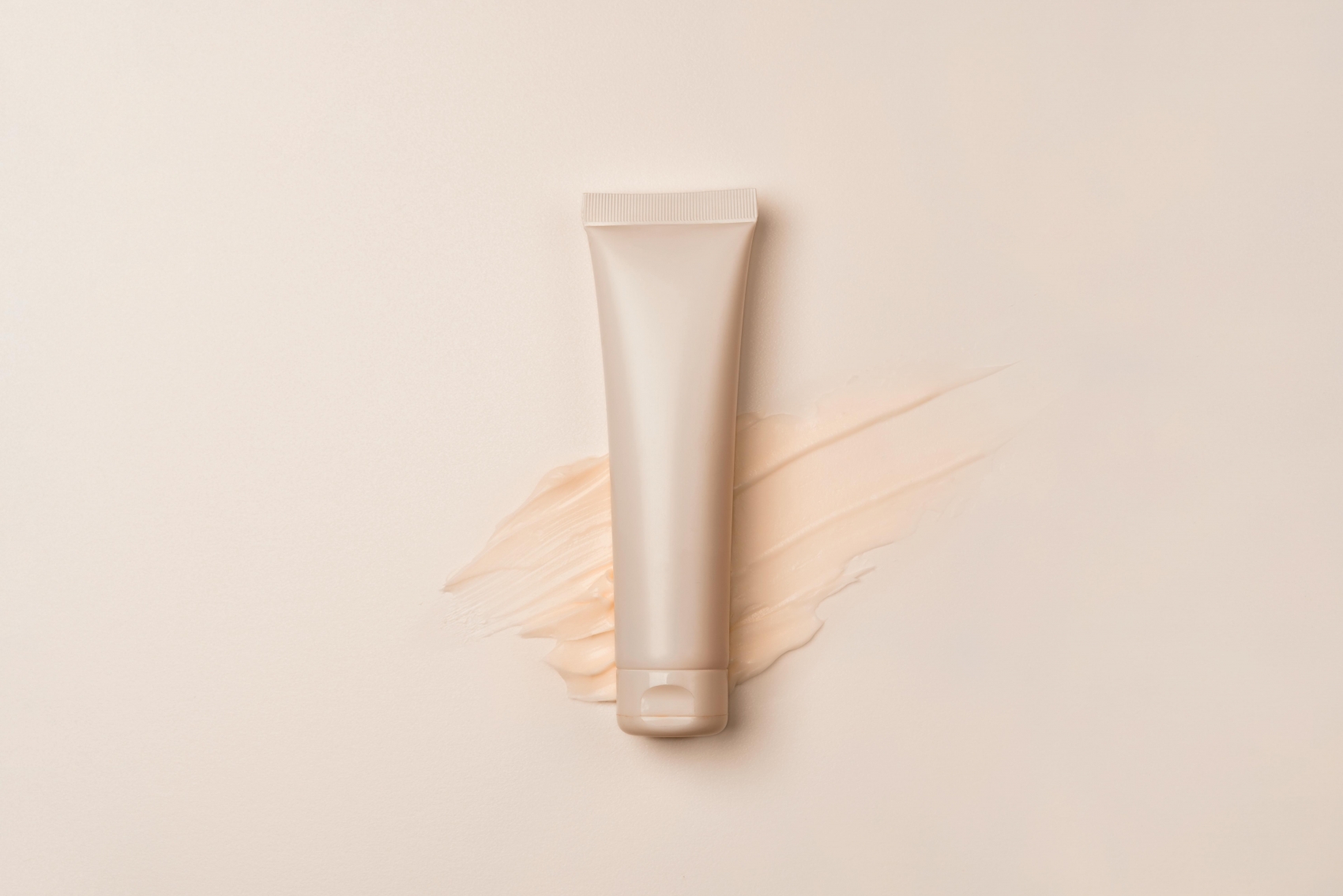 逼真的女性洗面奶素材下载封面大图