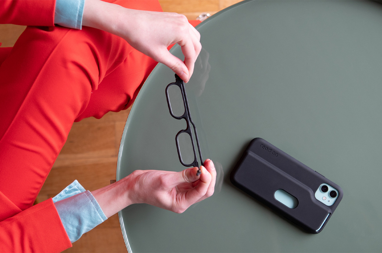 集成了一副超薄老花镜的iPhone手机壳---酷图编号11