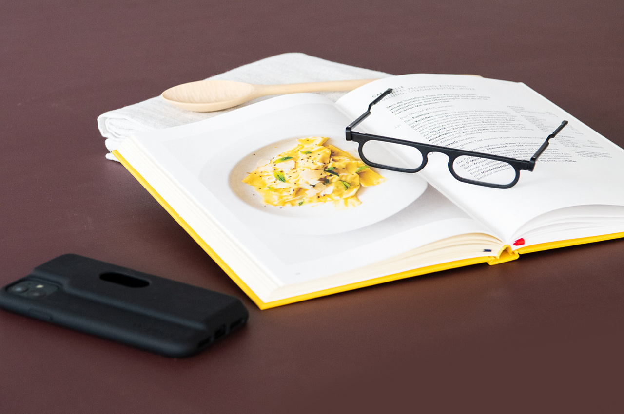 集成了一副超薄老花镜的iPhone手机壳---酷图编号6