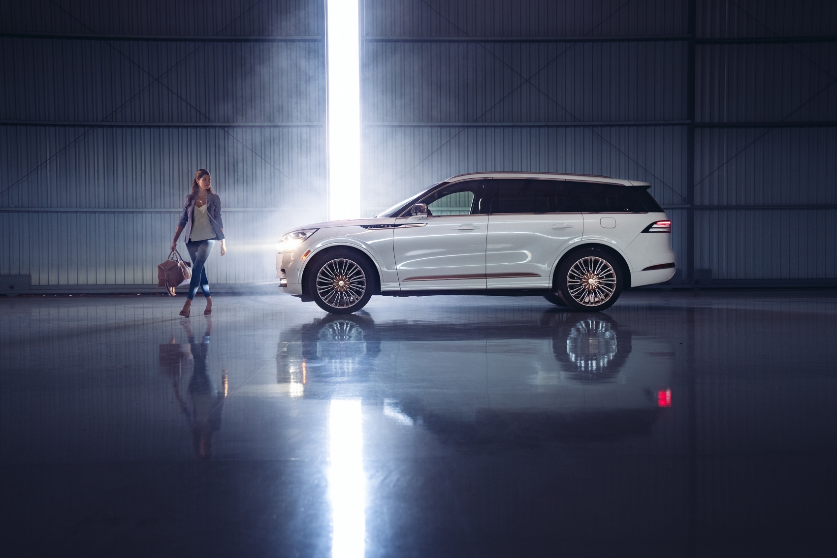 Lincoln Aviator x-林肯飞行员 x Shinola 概念车封面大图