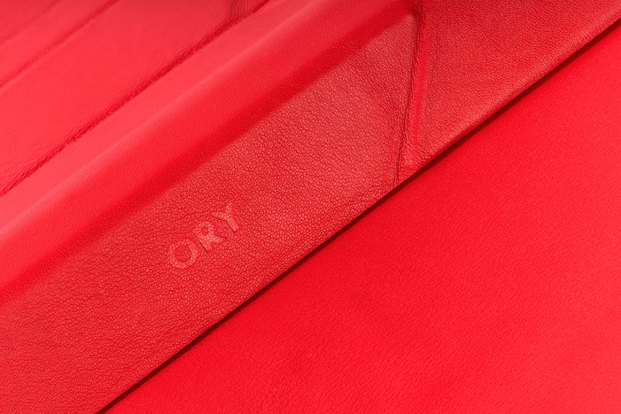 受折纸启发的灯在携带时可折叠成一张纸,并在您需要时打开为漂亮的台灯---酷图编号3