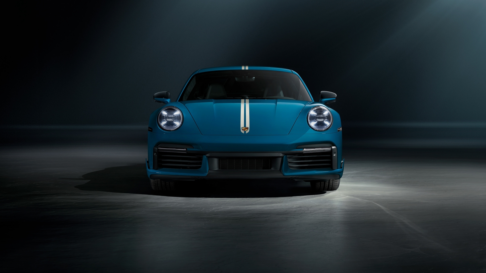 蓝色Porsche 992 Turbo S轿跑车封面大图