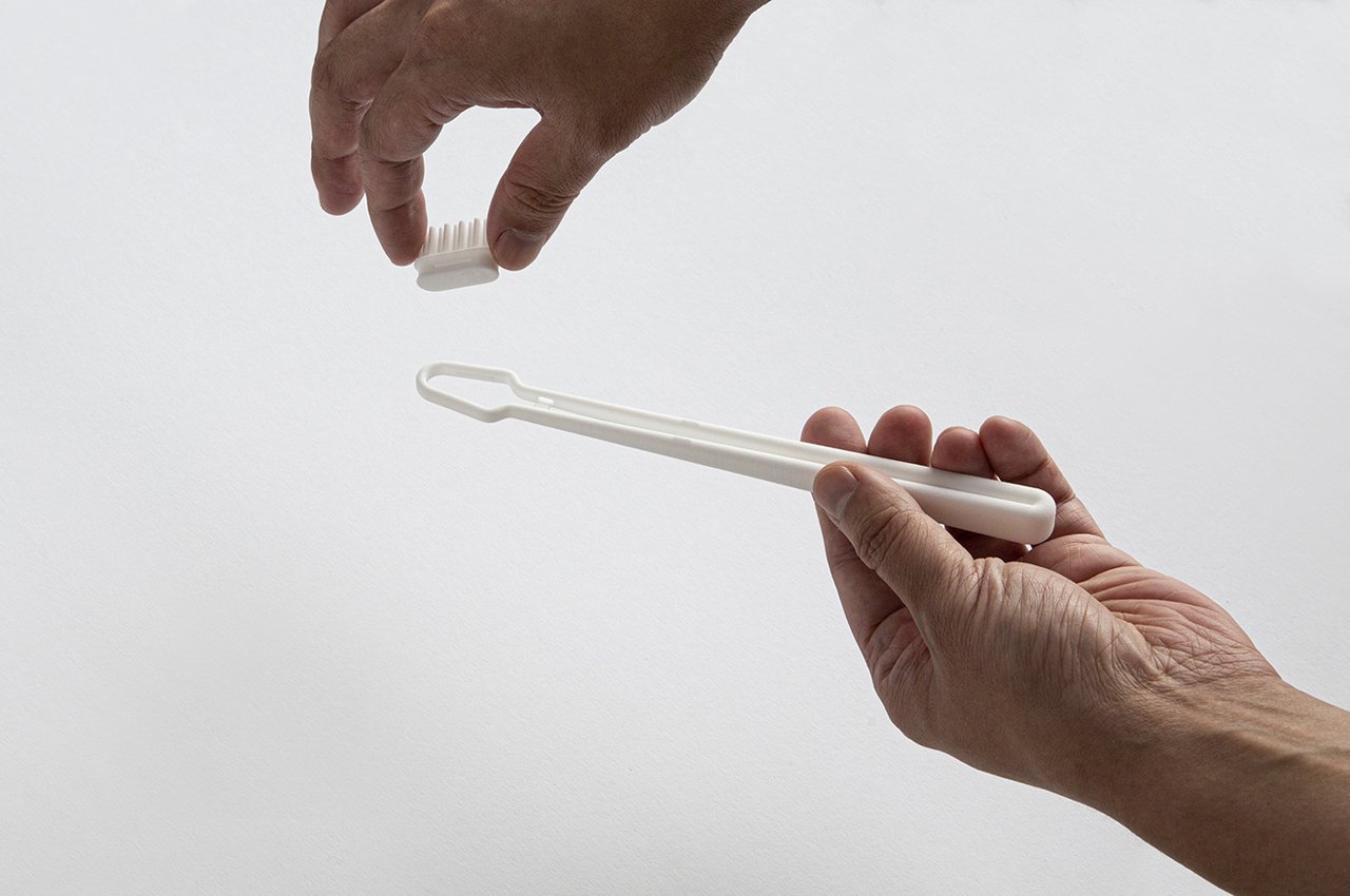 由回收热塑性塑料制成可更换刷头的牙刷---酷图编号1355620