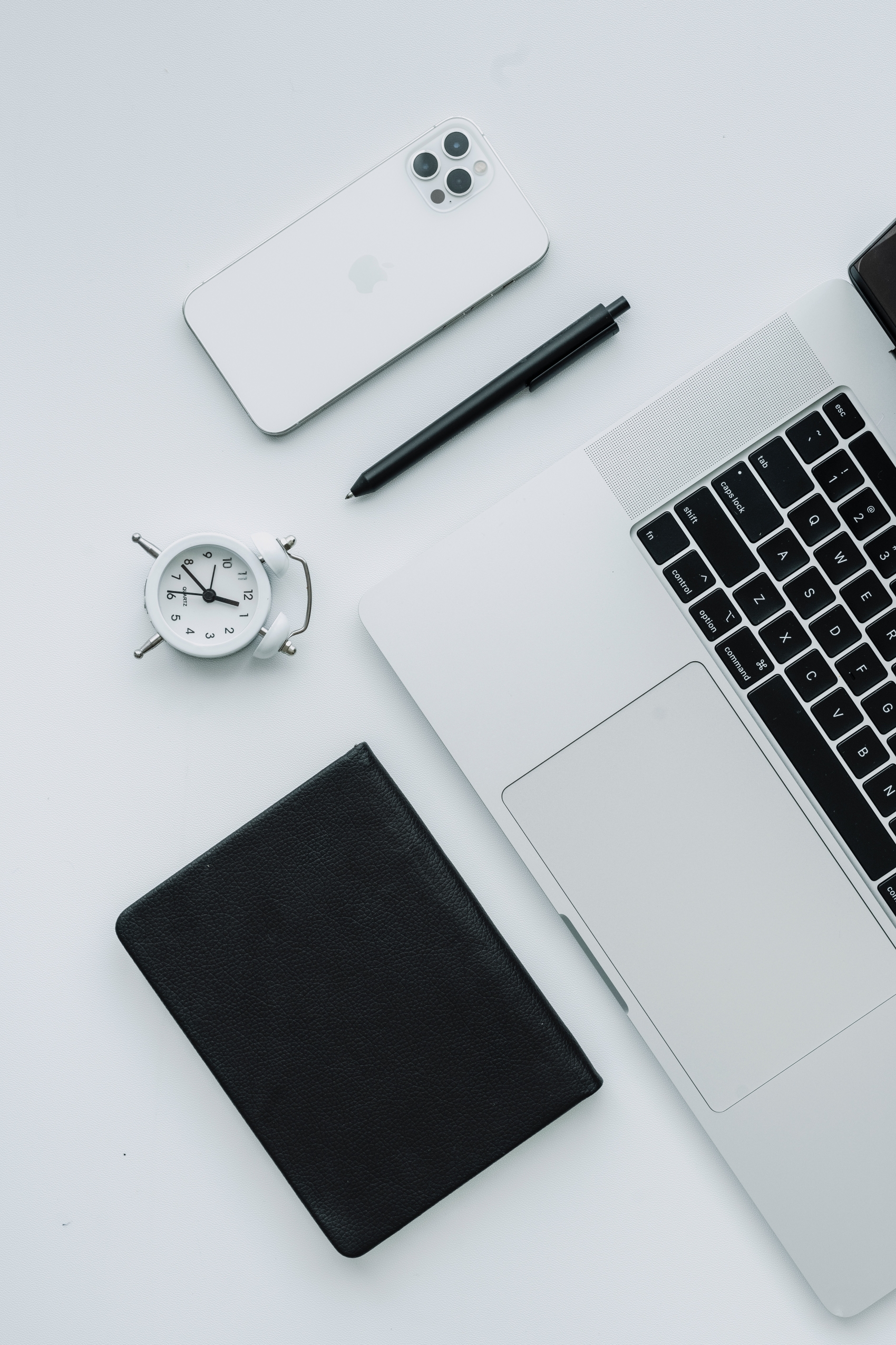 时尚苹果笔记本电脑手机闹钟记事本图图片