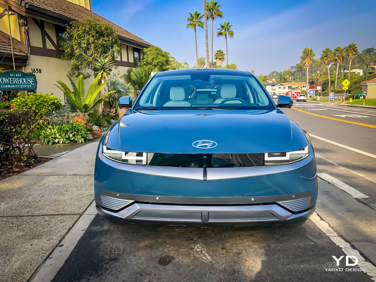 远程泊车辅助系统可让您下车,让它自行停放或停放,非常适合狭小空间。现代数字钥匙允许您使用智能手机或钥匙卡代替遥控钥匙来锁定/解锁您的汽车。如果朋友和家人拥有支持 Android 的设备,您可以与他们分享您的数字密钥