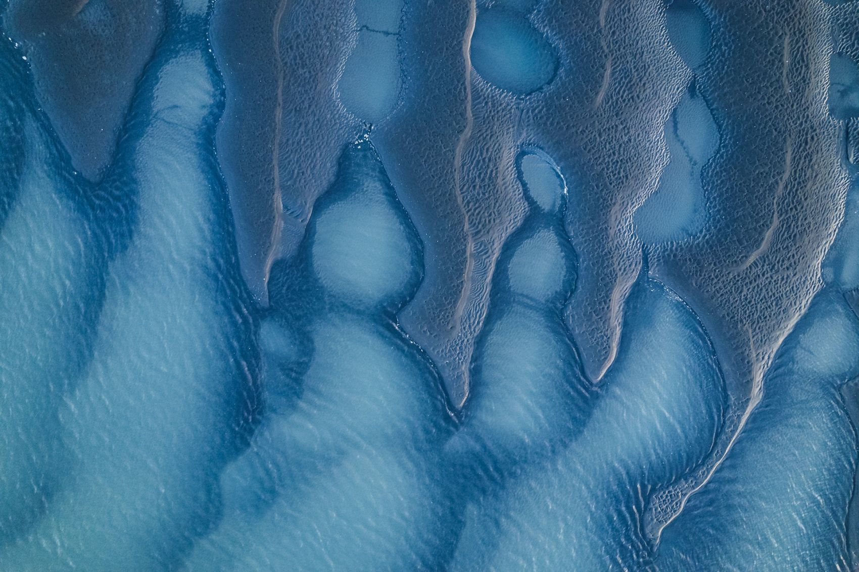 UNKNOWN-俯拍的蓝海岛屿沙滩图片