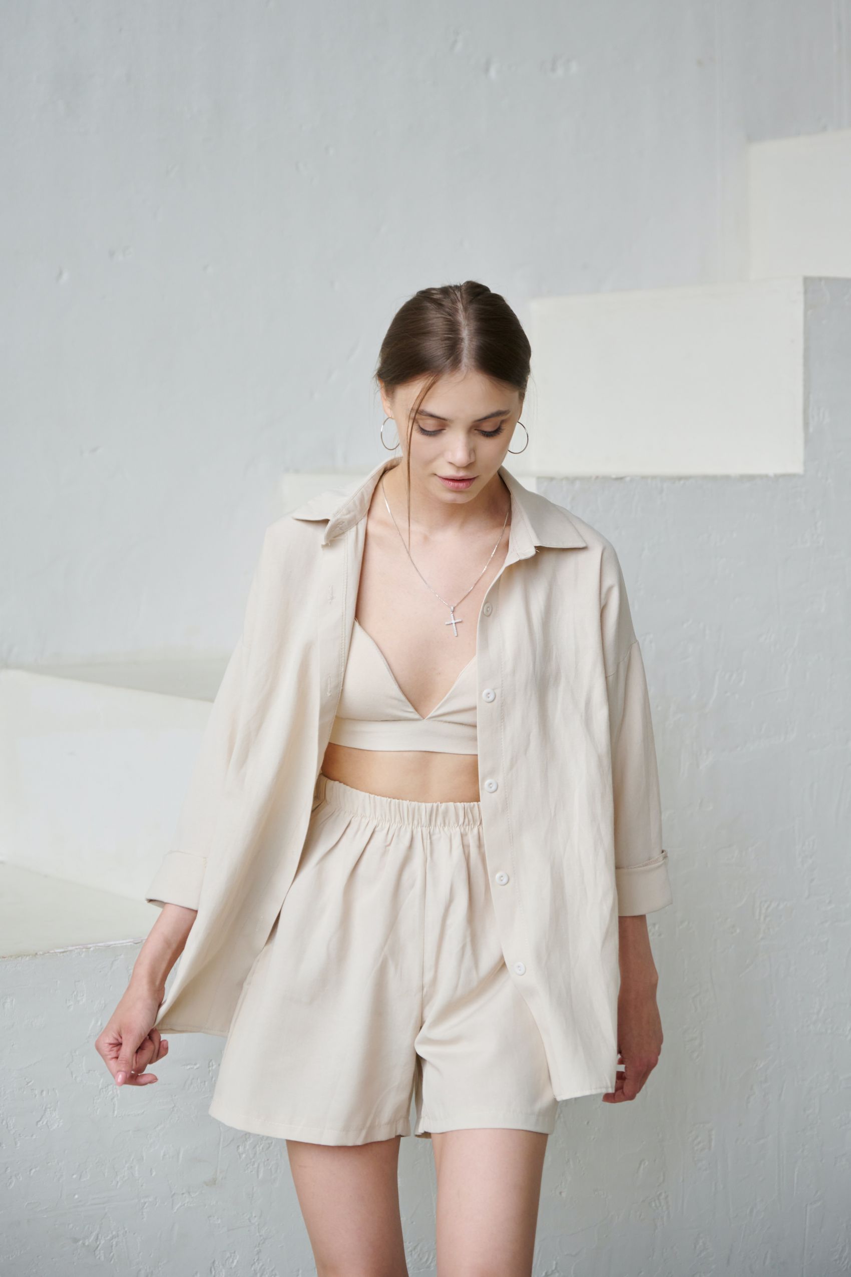 身穿夏装的法国漂亮美女图片