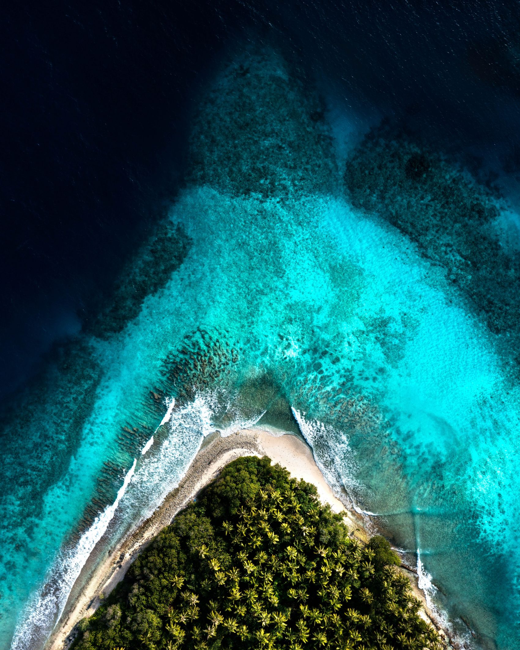 高空俯拍的海滩图片