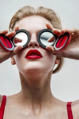 艾维塔·穆泽-i-D杂志的假日魅力