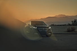 新款林肯飞行员商务SUV越野车