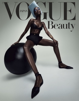 马诺瓦·尼古拉斯-《 Vogue》杂志日本版-美丽的腿部的吸引力