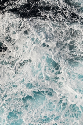 蓝色海潮浪花图片