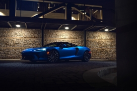 蓝色迈凯轮MC.GT跑车