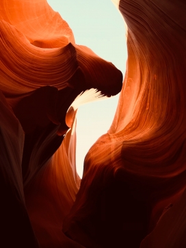 丹霞风貌山洞图