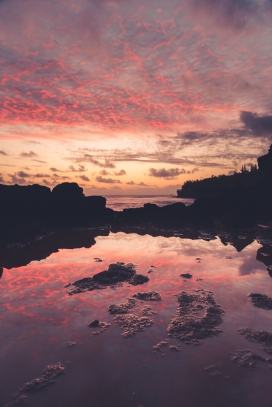 抖音风夏季火烧云晚霞湖泊倒影美景