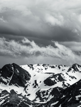 冬季雪山风景图片