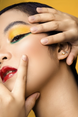 时尚日本女性美容彩妆人像图