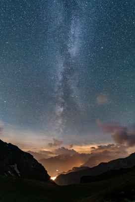 绝美山崖星空图