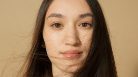 长发飘飘的女郎