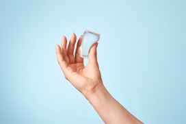 由海藻制成可生物降解材料用于制作“消失”无塑料包装